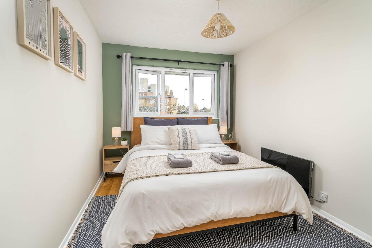 B&B London - Homely and Stylish Bermondsey Apartment with Parking - Bed and Breakfast London