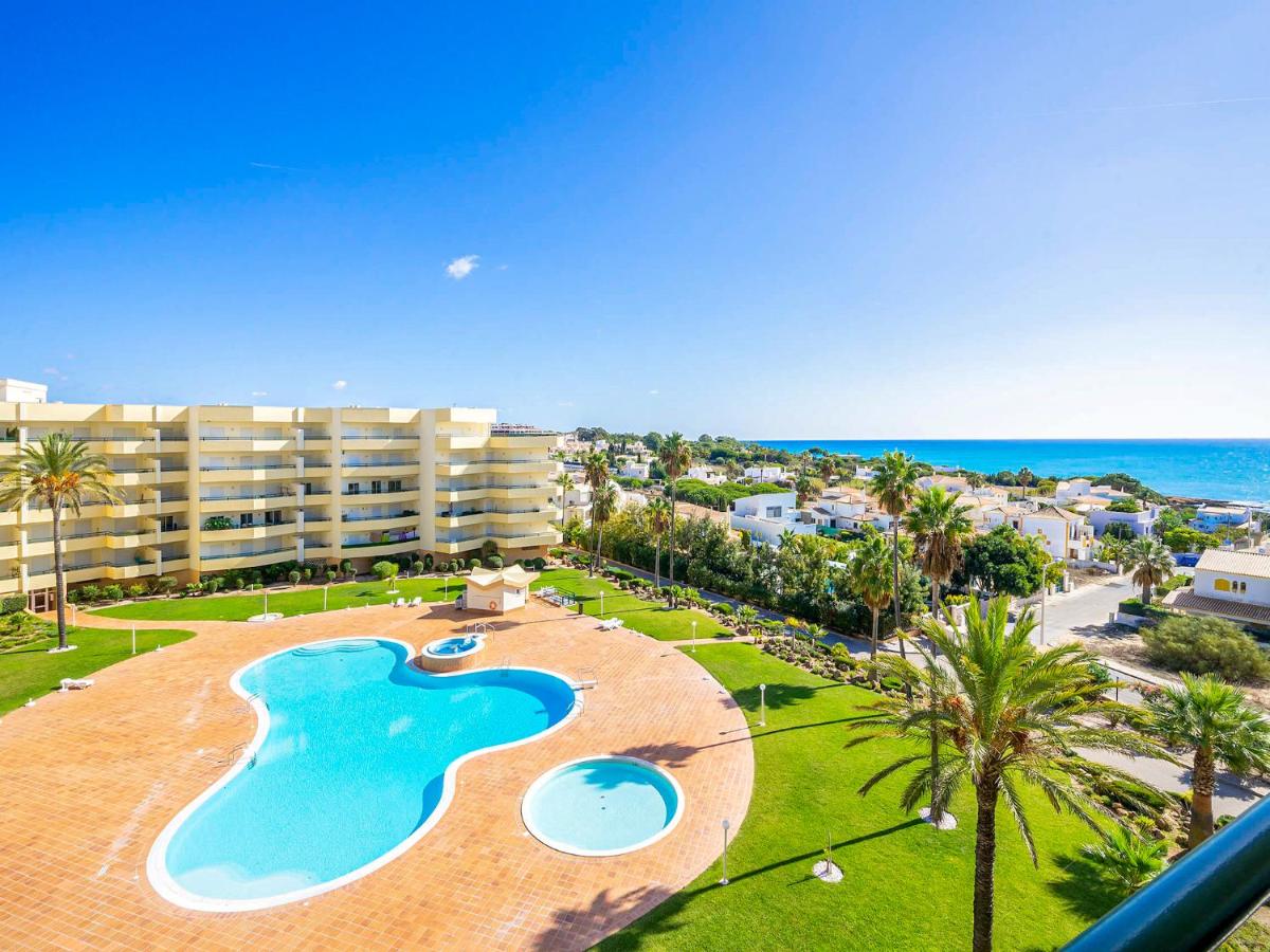 Luxury Penthouse wStunning Sea Views, walk to Galé Beach Albufeira - Chambres d'hôtes Albufeira