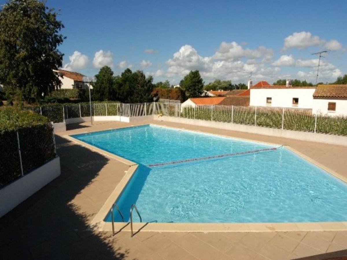 Maison de vacances 36m² avec piscine, terrasse et parking - Notre-Dame-de-Monts - FR-1-540-230 - B&B Notre-Dame-de-Monts
