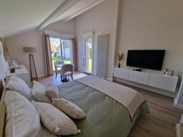 Kamer met Kingsize Bed en Uitzicht op de Tuin