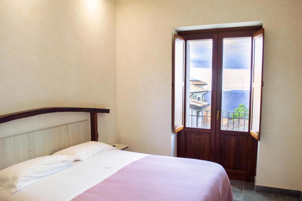 Doppelzimmer mit Balkon und Meerblick