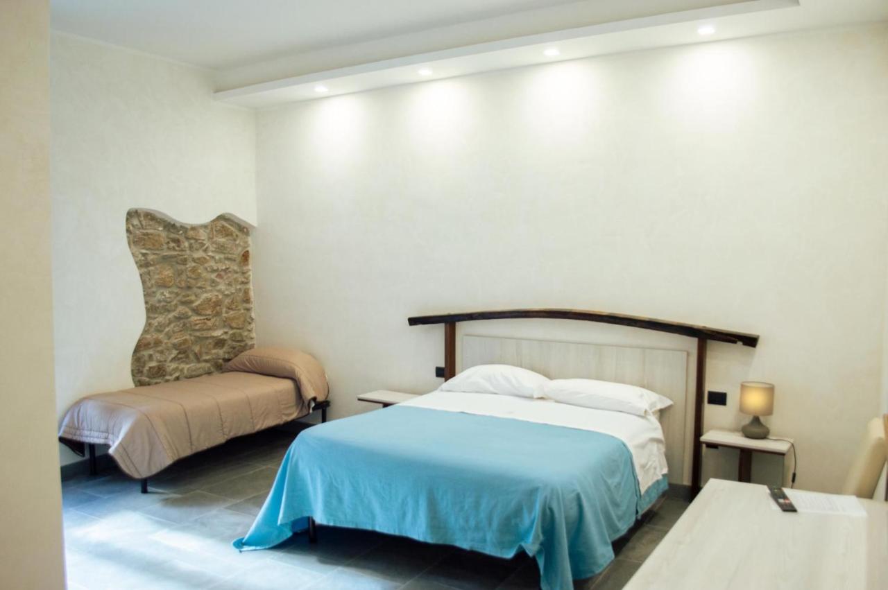 Dreibettzimmer mit Balkon