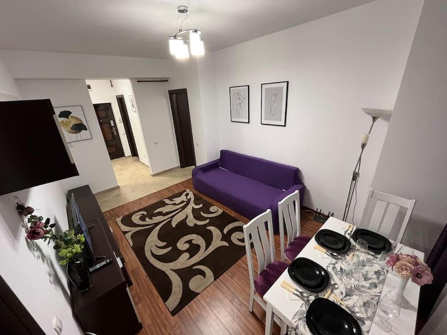 Cara Apartment 5 min walk to the train station - Ferienwohnung