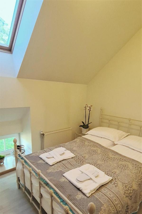 Beachfront Art Gallery Mansard One Bedroom Suite in Historic Bath-House - Chambres d’hôtes Jurmala