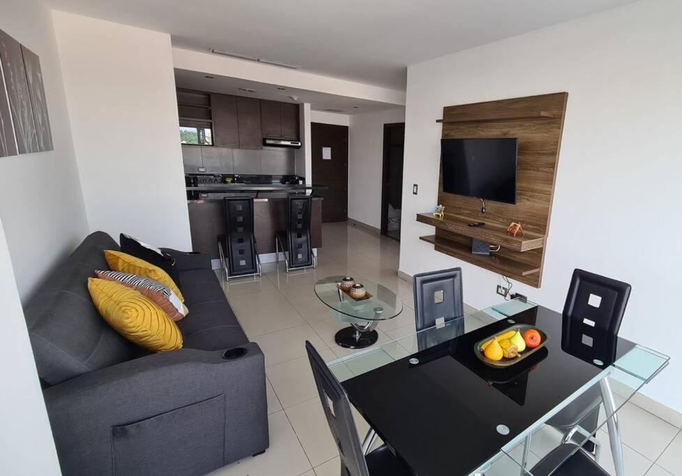 CORAL SUITE CON VISTA CIUDAD/PISCINA, GYM, PARQUEO - B&B