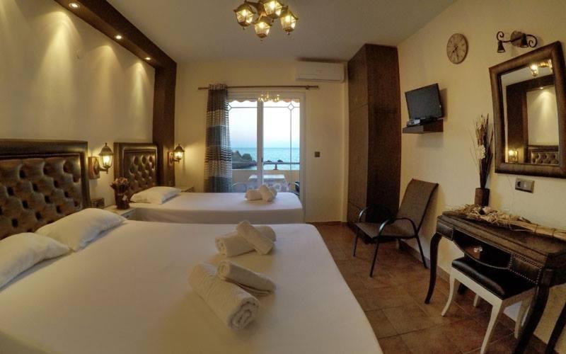 Camera Tripla Deluxe con Vista Mare