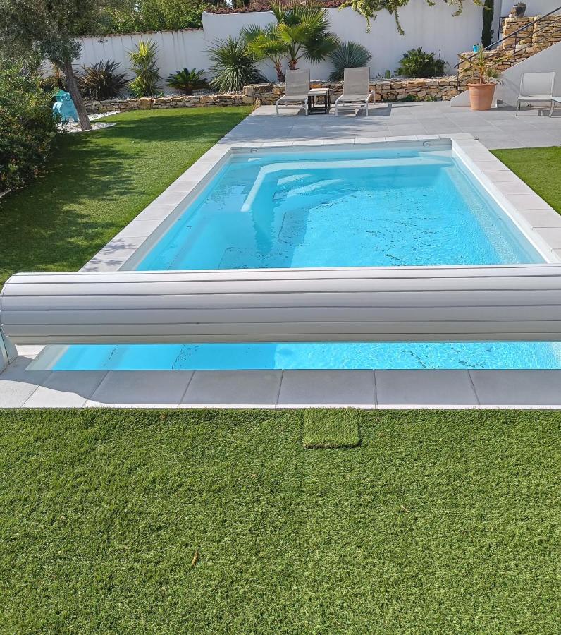 Villa contemporaine Piscine chauffée,pétanque, Clim - B&B