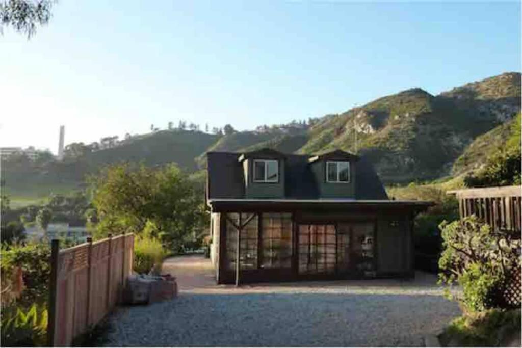 30 PCT OFF!! Limited Time! Malibu Serene Cottage with King Bed, Near Beach & Hiking Trails & Central Malibu - B&B