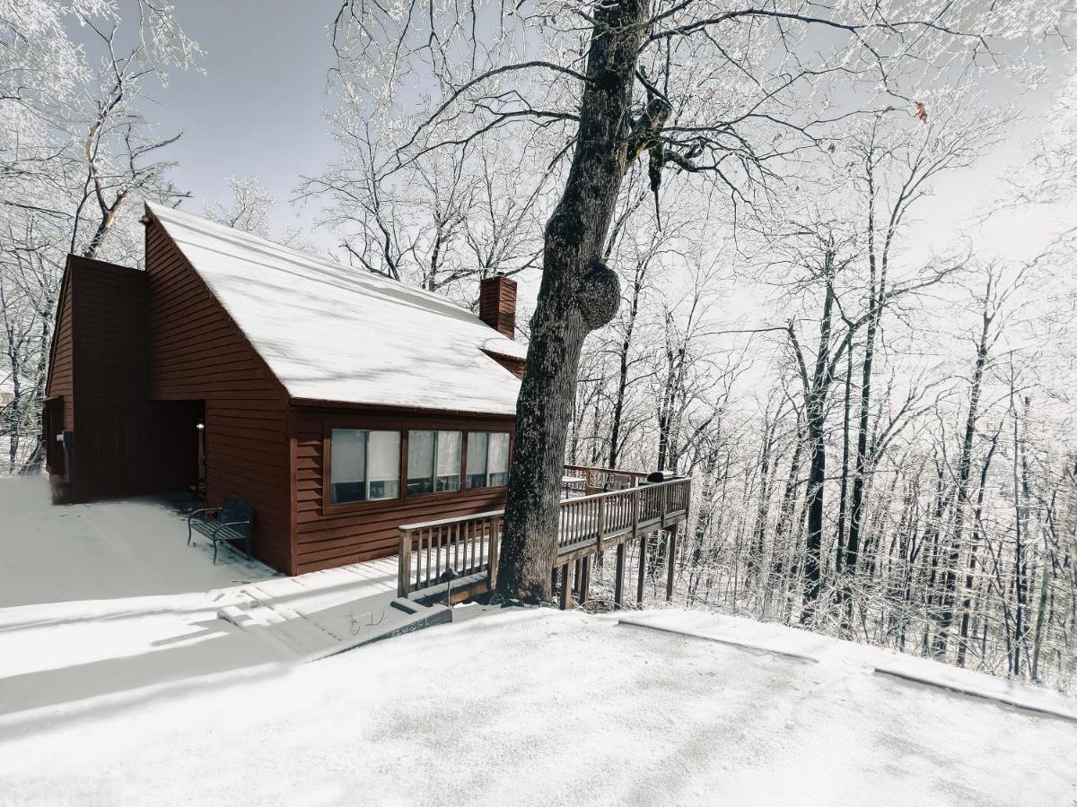 Winter Retreat at Oak Ledge! Ski Tips & Cozy Sips - Ferienwohnung