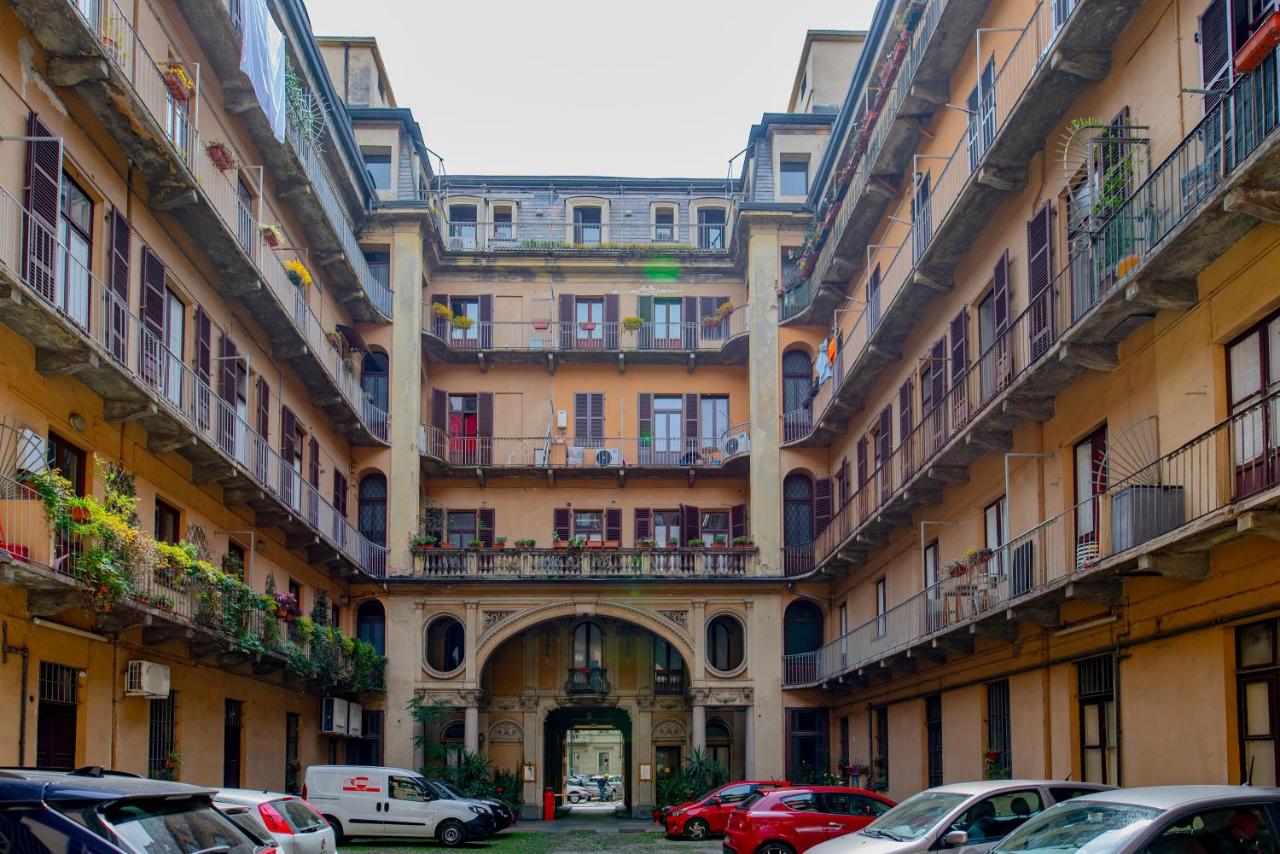 Il cielo su Torino by HAPPYHOSTORINO - B&B Turín