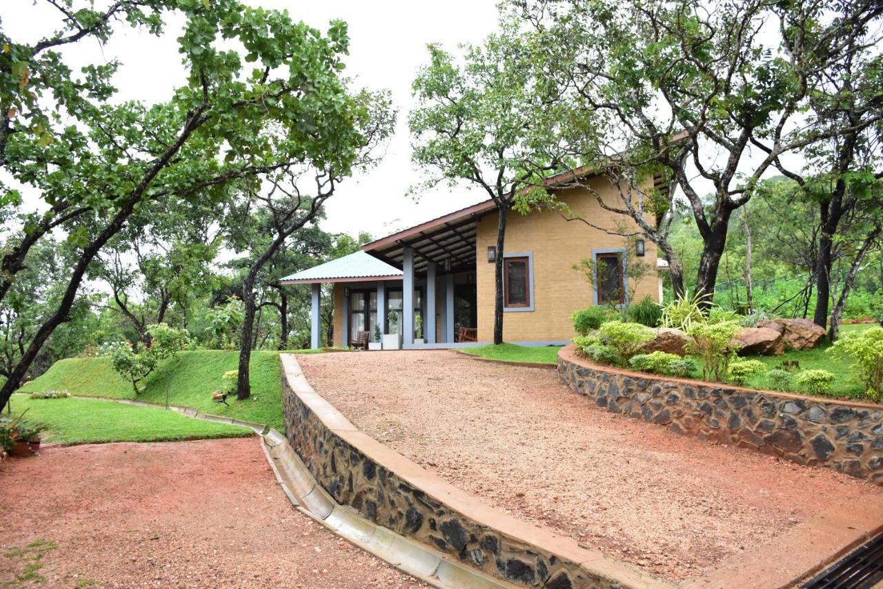 Bungalow with Garden View