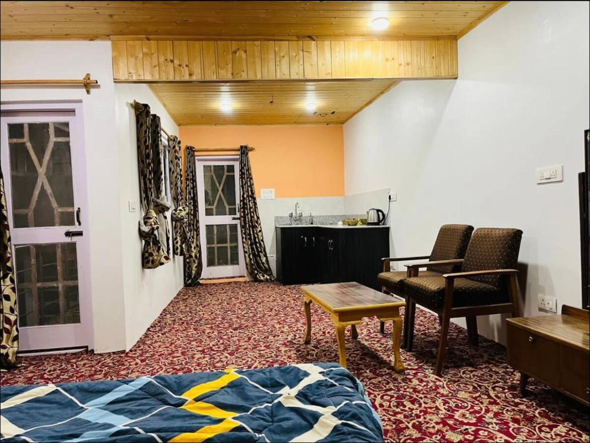 B&B Srinagar - Ashai Villa Studio Apartment in Srinagar - Bed and Breakfast Srinagar