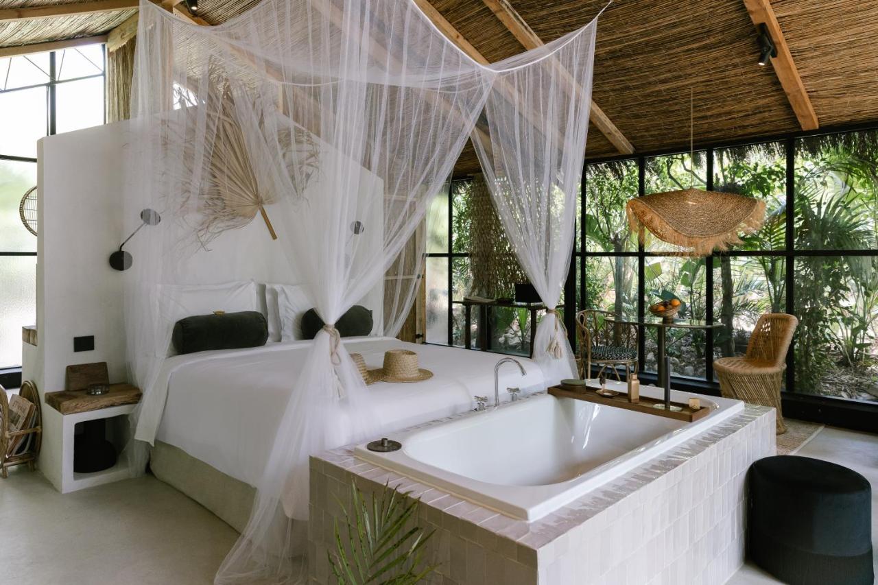 Deluxe Bungalow with Garden View