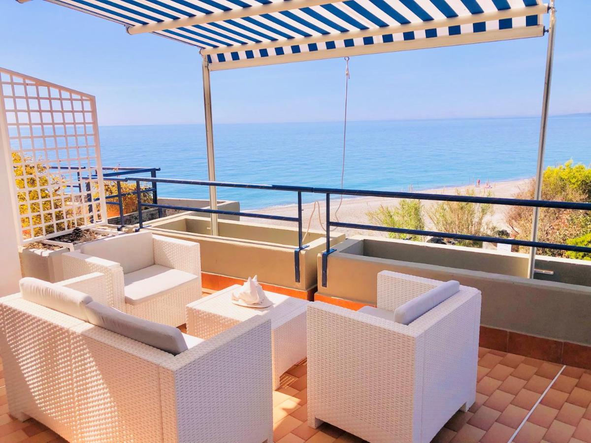 The Dream - Seafront Loft - B&B Giardini-Naxos