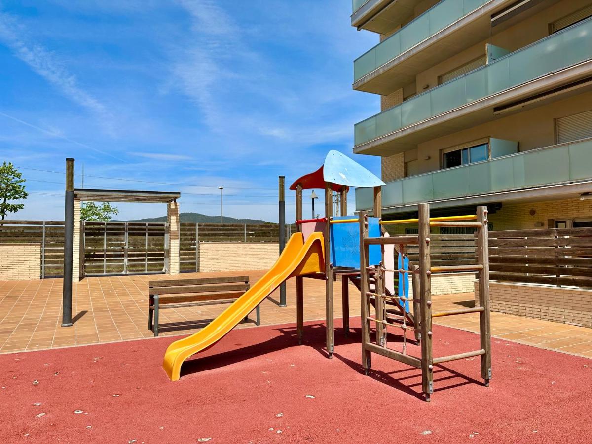 NEW! Apartamento con 2 piscinas, parque infantil, a 1 min de la playa - B&B