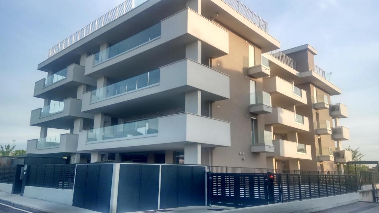 Opalia Residence - Wonderful Garda Lake view Apartment - Chambres d’hôtes Peschiera del Garda