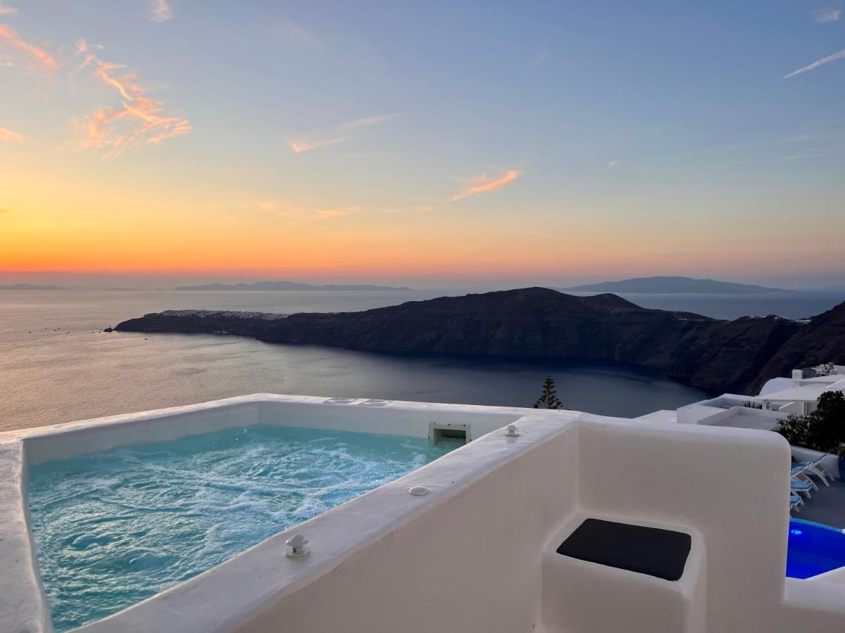Esmi Suites Santorini - B&B Merovígli