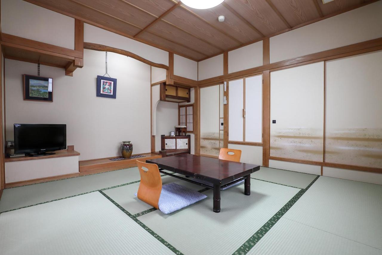 Kamer in Japanse Stijl met Eigen Badkamer