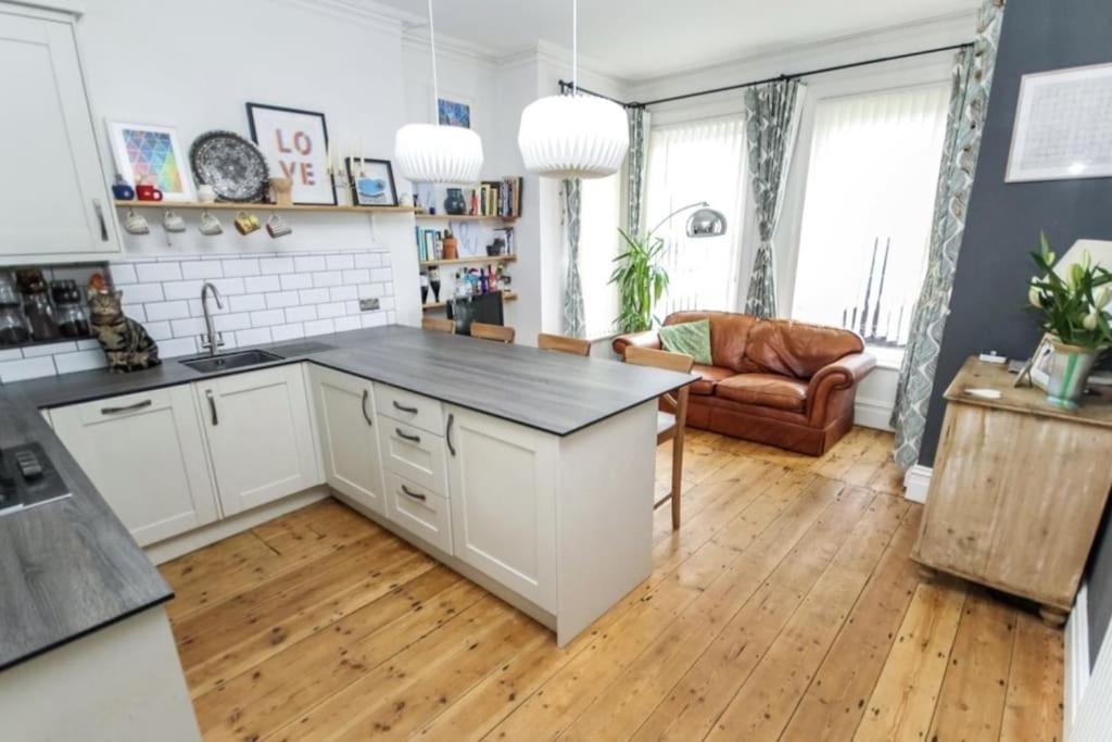 Lovely Westbourne apartment - 15 min walk to beach - B&B