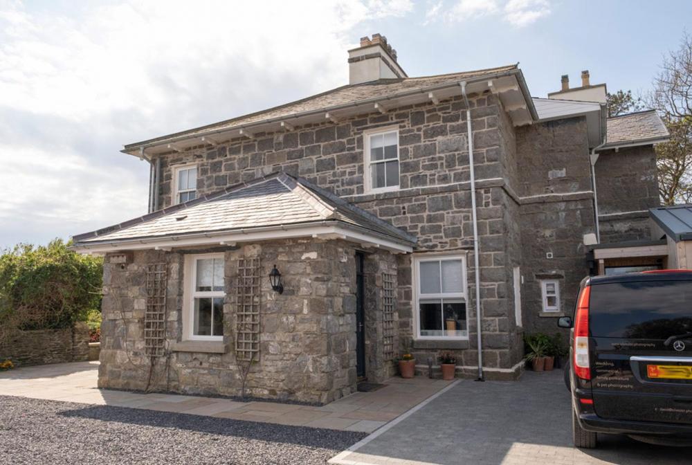 Church Farmhouse - Castle View (4 bedroom) & Church View (2 bedroom) - Bed and Breakfast