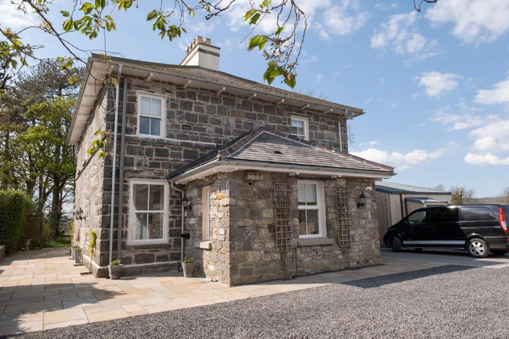 Church Farmhouse - Castle View (4 bedroom) & Church View (2 bedroom) - Bed and Breakfast Castletown
