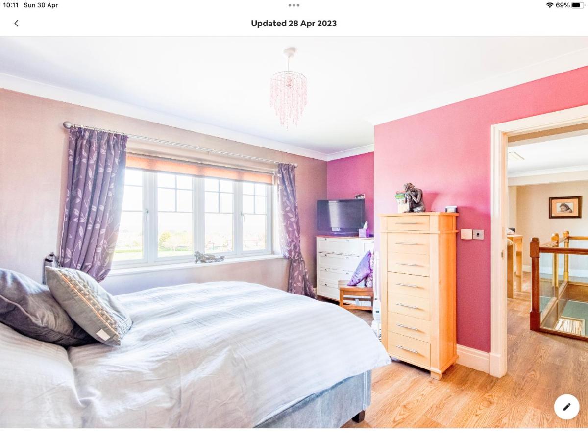 B&B Colwyn Bay - King's Suite at The Copthorne, Colwyn Bay, LL29 7YP - Bed and Breakfast Colwyn Bay