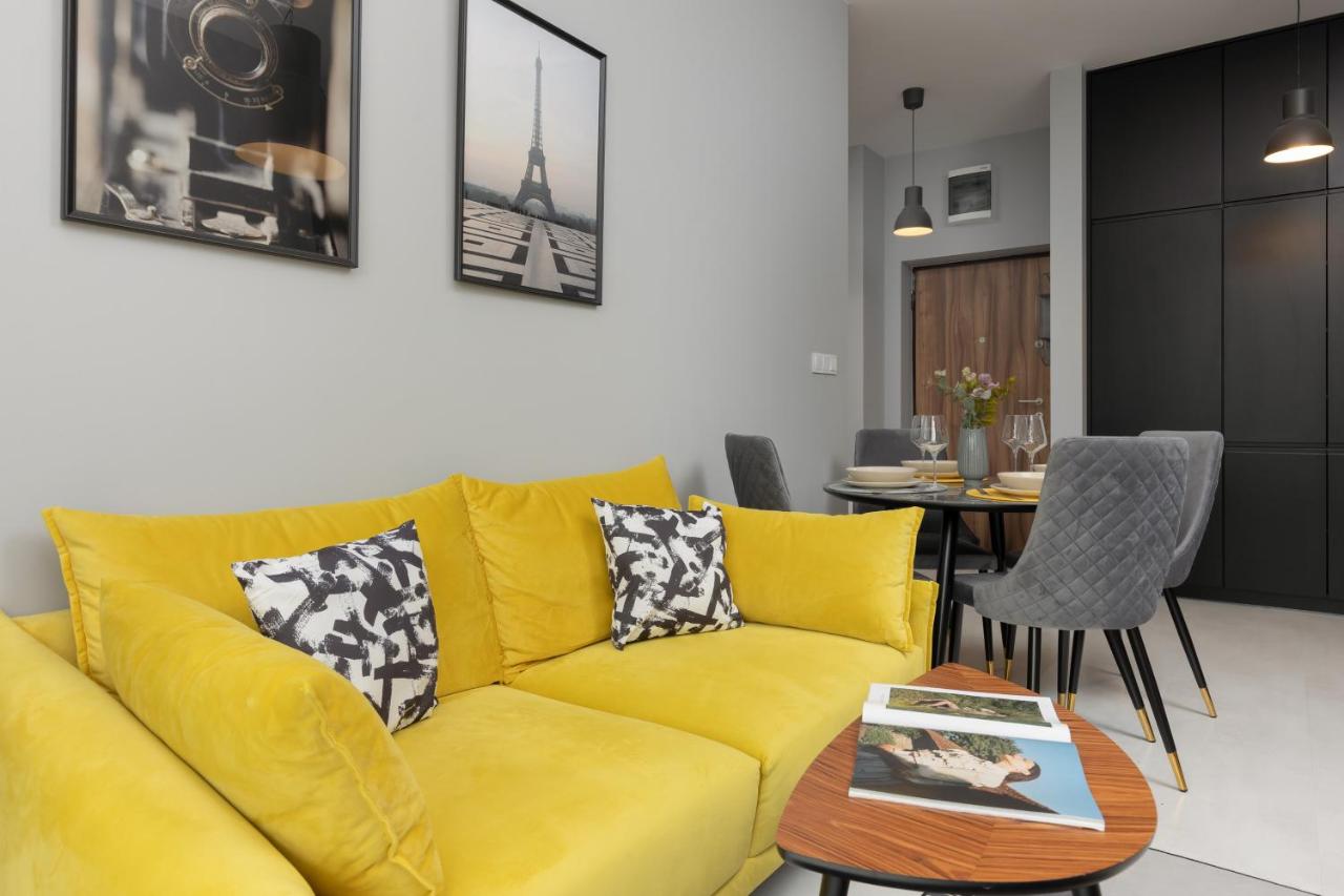 B&B Warsaw - Włochy Borsucza Modern Apartment by Renters - Bed and Breakfast Warsaw