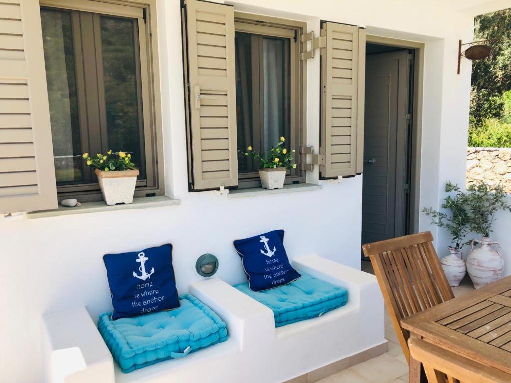 Deluxe Room (2 Adults + 1 Child)