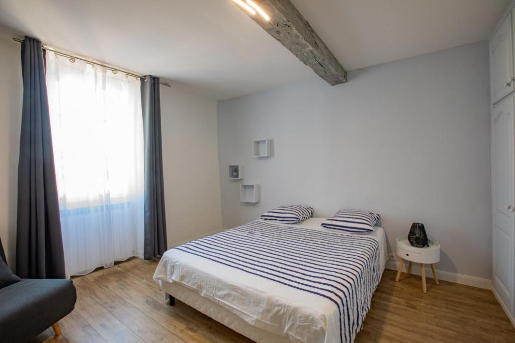 Deluxe Room (2 Adults + 1 Child)