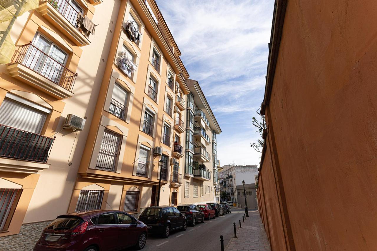 Top Floor Fuengirola Park Apartment with Parking - Ferienwohnung Fuengirola