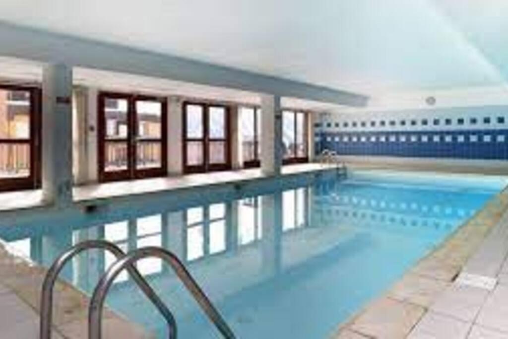 T2 6 p - Pieds des pistes - résidence avec piscine - B&B