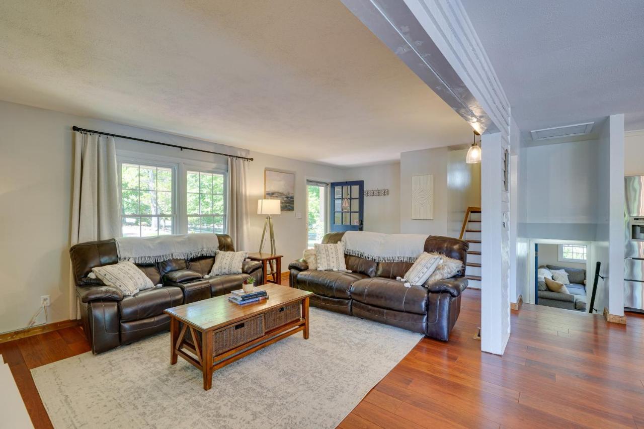 Lakefront Vacation Rental w/ Views & Hot Tub! - Chambres d'hôtes Bracey