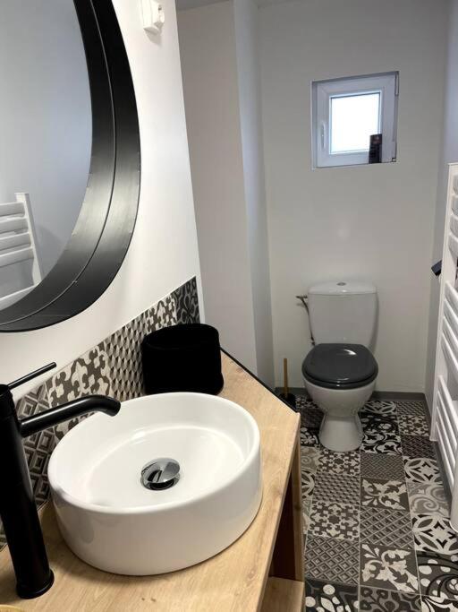Bel appartement sur cour plein centre ville et parking - B&B Moulins