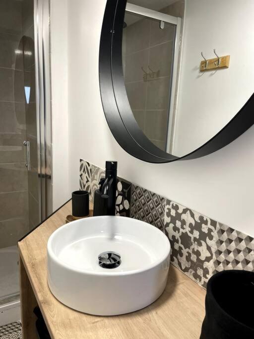 Bel appartement sur cour plein centre ville et parking - B&B Moulins