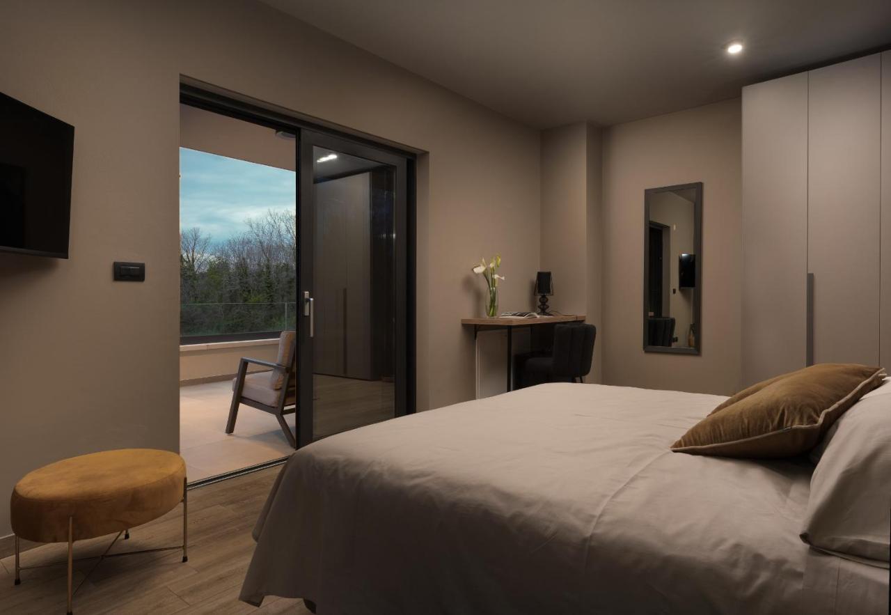 Doppelzimmer mit Balkon und Meerblick