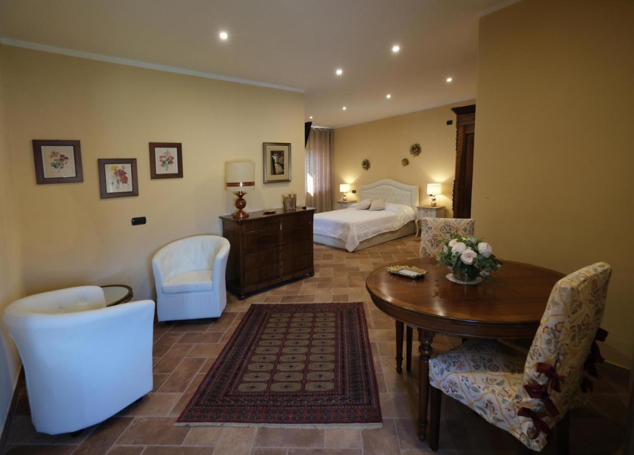 Chambre Lit Queen-Size - Vue sur Piscine