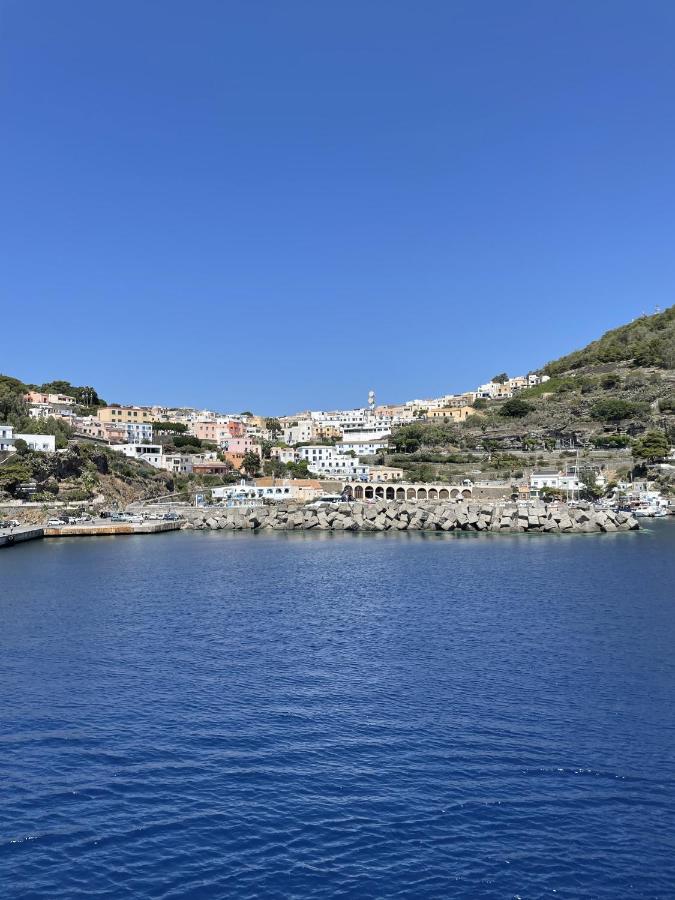 Casa Spaziosa al centro di Ustica - B&B Ustica
