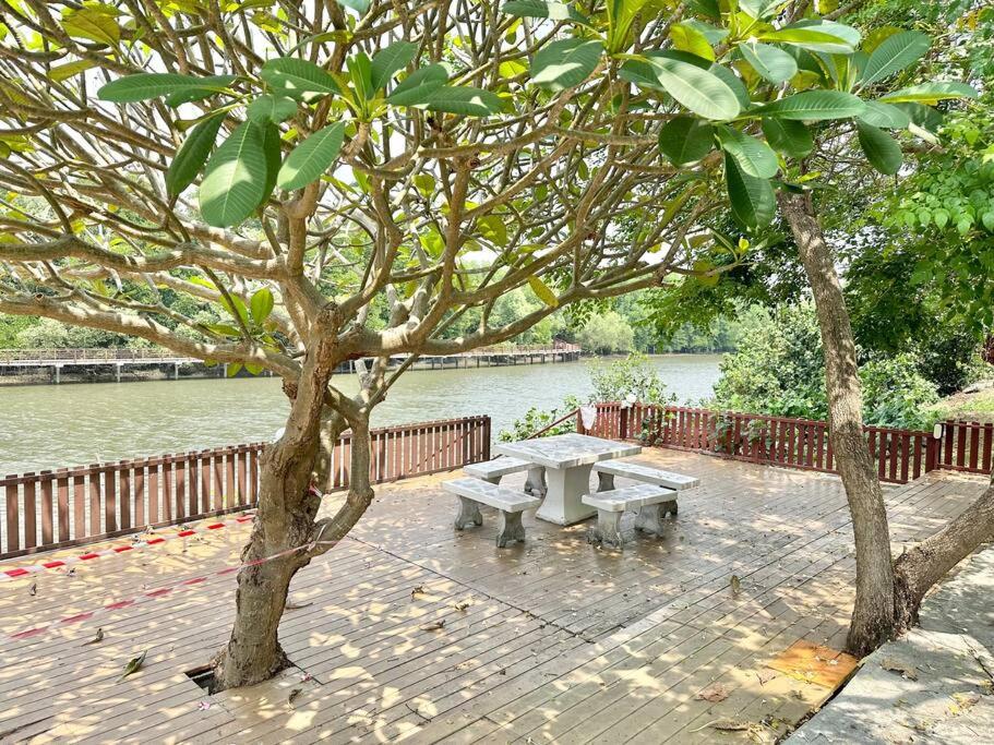 บ้านชายทะเล ที่พักติดทะเล ระยอง หาดแสงจันทร์ - B&B