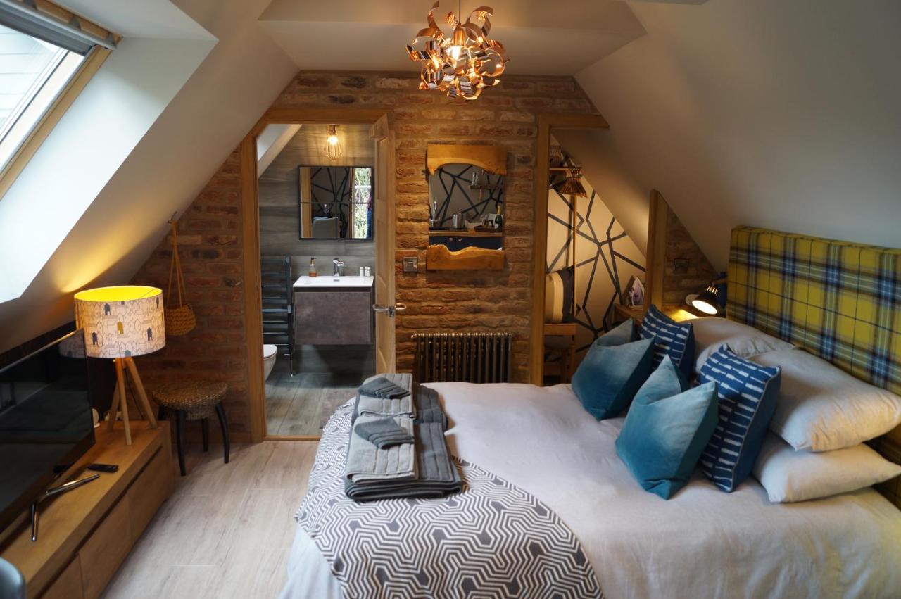 The Old Maple Lodge-Luxury Private Annex with a view in rural setting - B&B