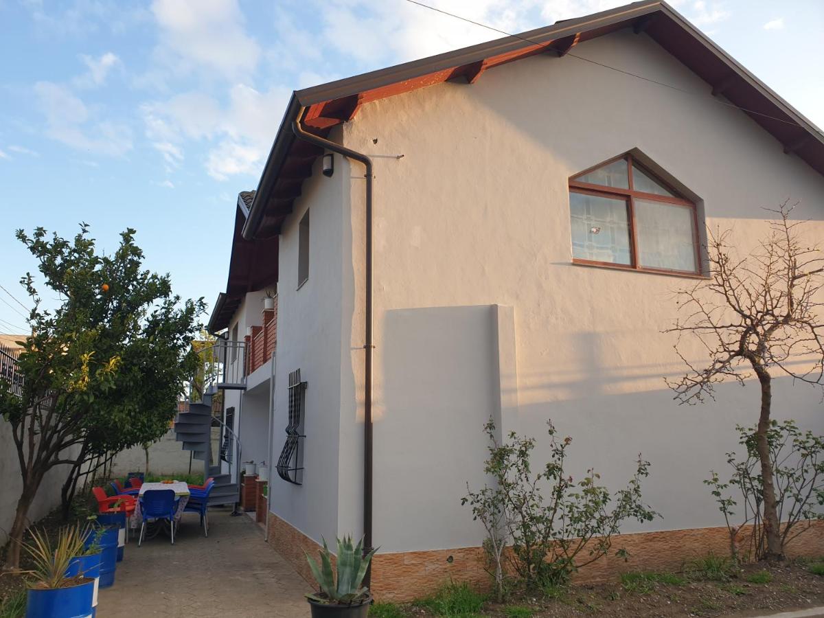 Eni's Villa, 5km From Shengjini Beach - Bed and Breakfast