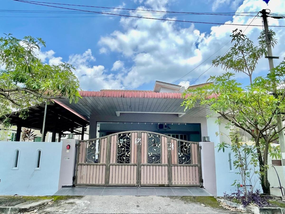 Comfort 36 Entire House At Alma Bukit Mertajam - B&B Bukit Mertajam