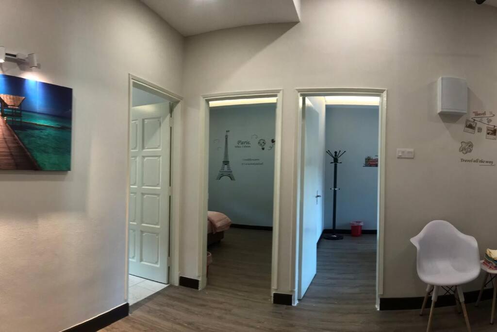 The White House Near Heritage Jonker Malacca Town - Ferienwohnung