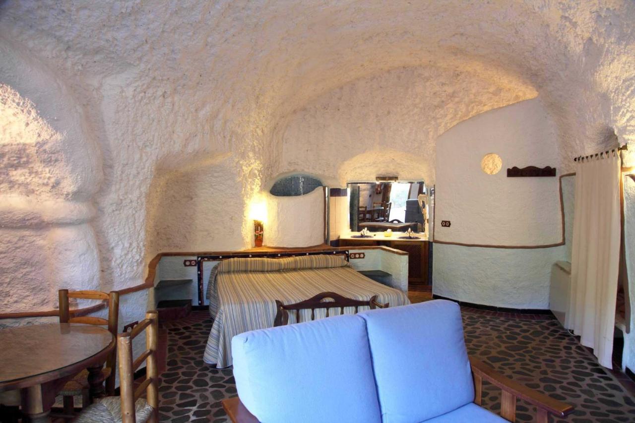 Studio (2 Adults)