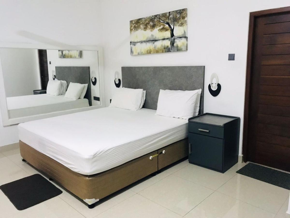 Deluxe Double Room (2 Adults + 1 Child)