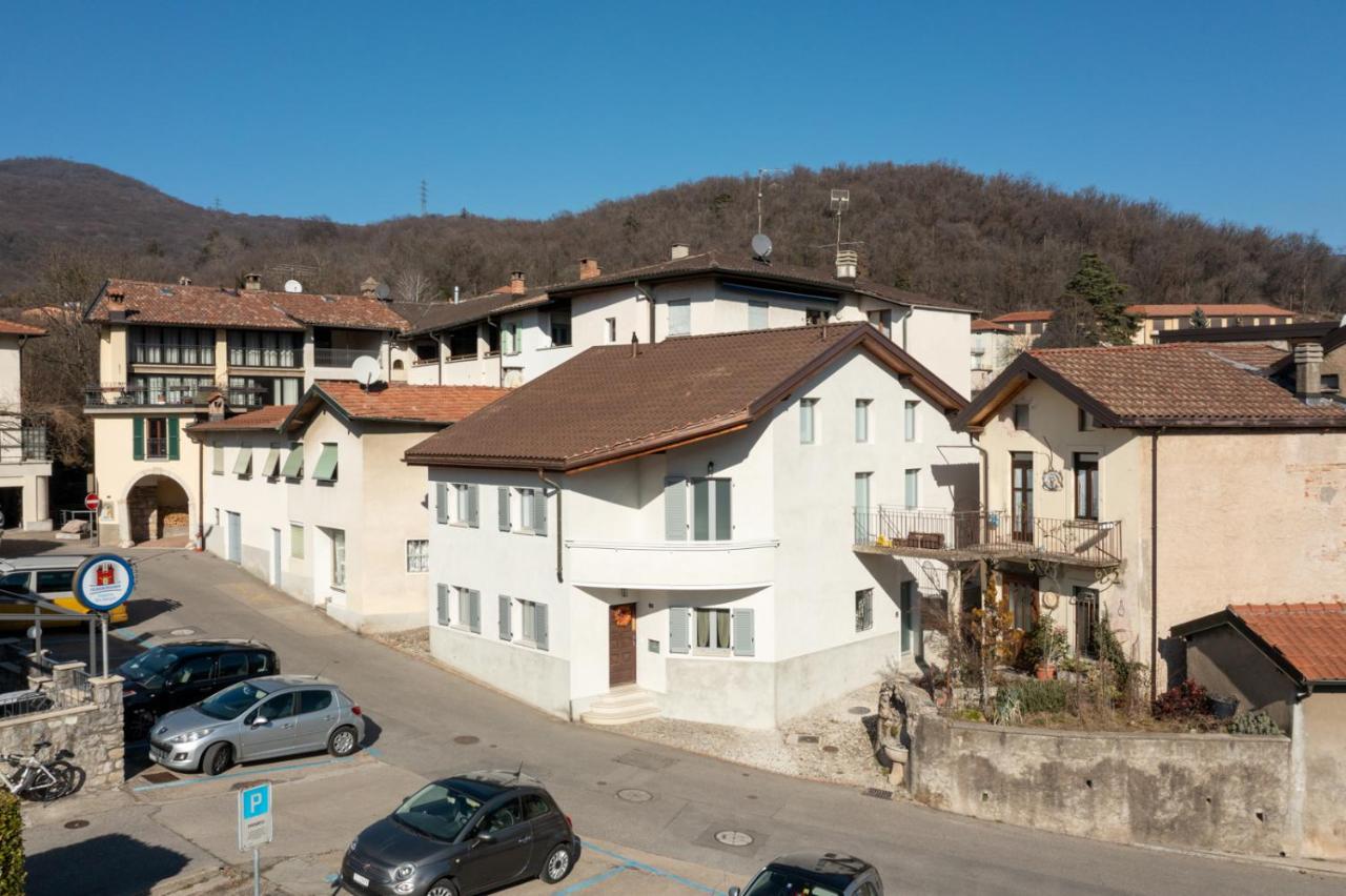 Relais Flora Arzo Appartamento superior di vacanza con posteggio - B&B