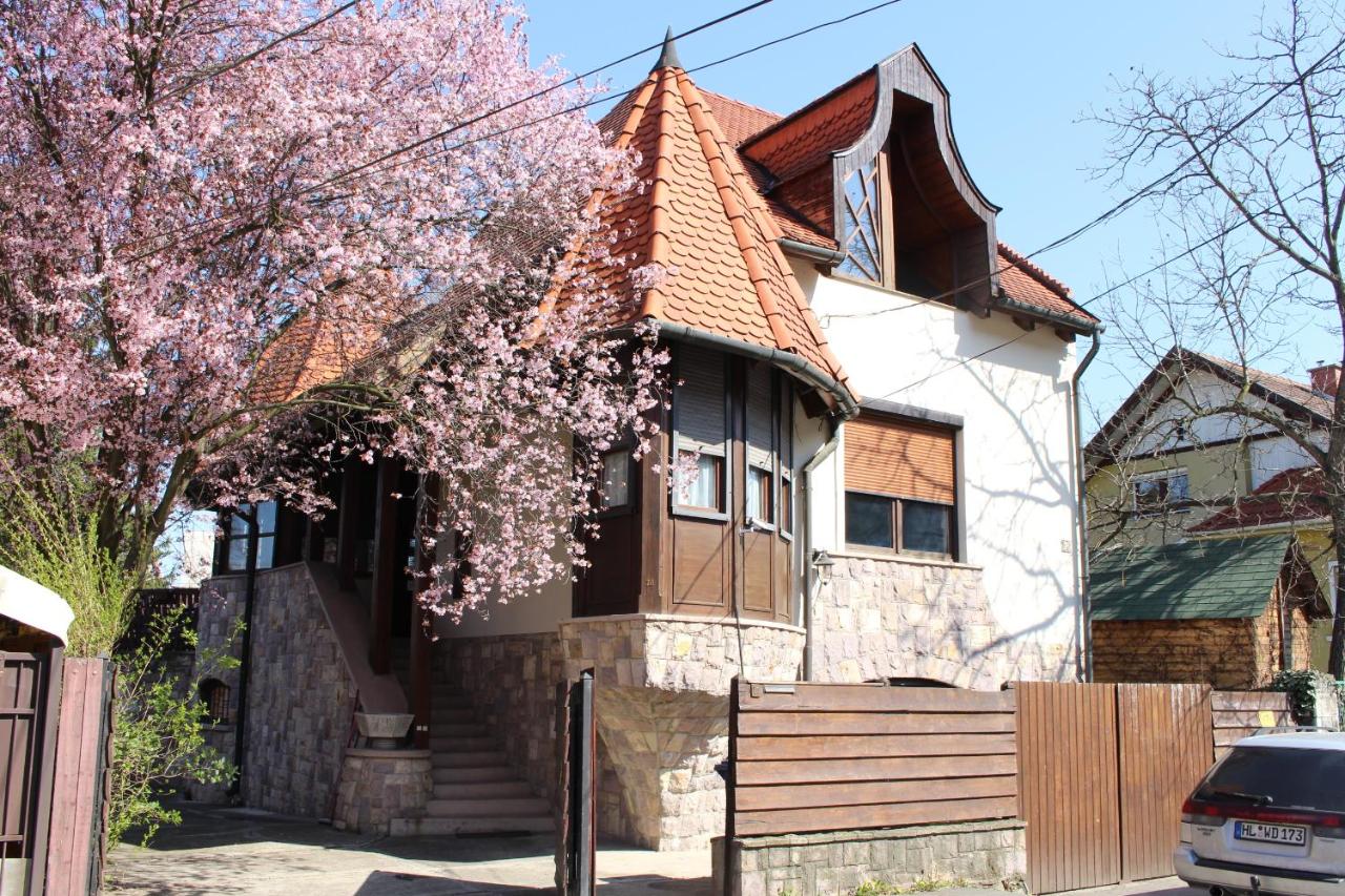 B&B Miskolc - Tulipán Vendégház - Bed and Breakfast Miskolc