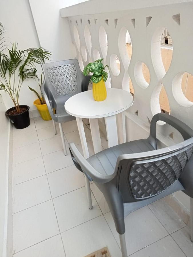 Lux Suites Vee studio Apartments Bamburi - B&B