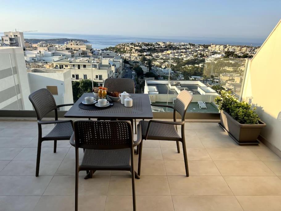 B&B Mellieħa - Thelodgefl9 1bed Mellieha-huge Terrace Seaview - Bed and Breakfast Mellieħa