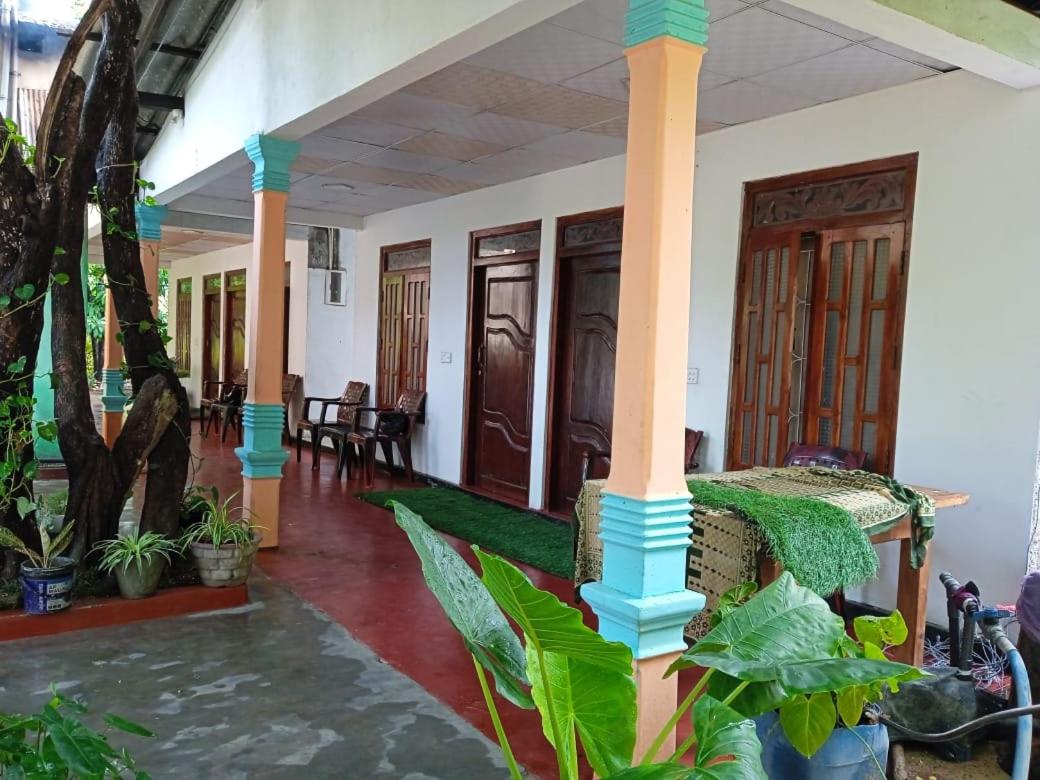 NR Villa Nilaveli - B&B