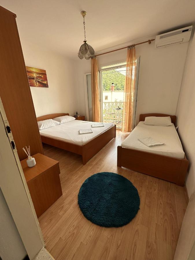 Dreibettzimmer mit eigenem externen Bad